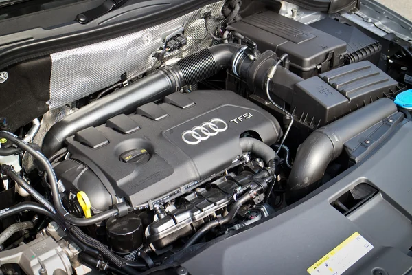 Audi Q3 Black Edition 2015 motor — Fotografia de Stock