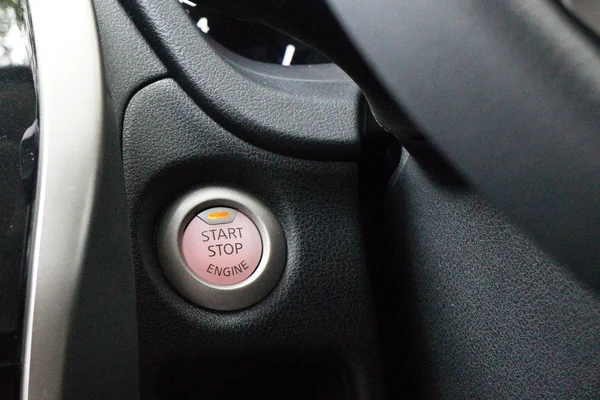 Nissan Примітка 2015 запуску двигуна зупинки — стокове фото
