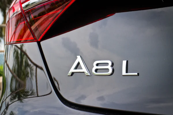 Тест-драйв Audi A8l W12 2014 — стокове фото