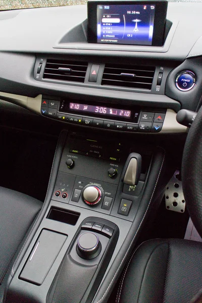 Lexus Ct200h F-Sport dashboard på maj 20 2014 i Hong Kong. — Stockfoto