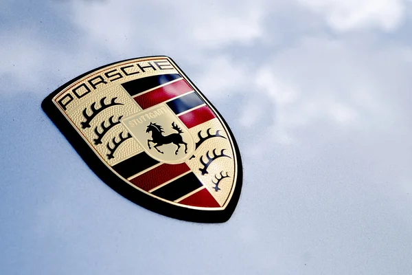 Porsche-Logo auf 911 — Stockfoto