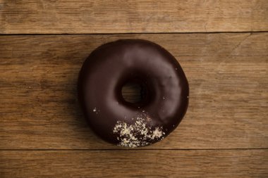 Ahşap arka planda donut