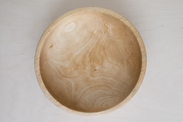 Plato de madera sobre fondo de madera — Foto de Stock