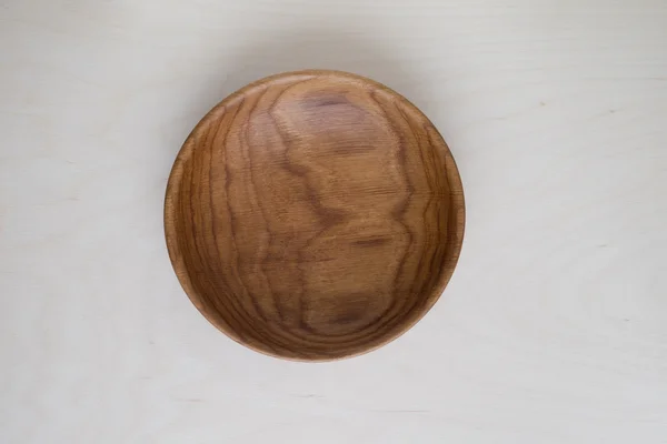 Plato de madera sobre fondo de madera — Foto de Stock