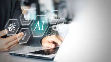 Bilgisayarda görsel ekranla yapay zeka kullanan bir iş adamı ile yapay sohbet robotu konsepti.