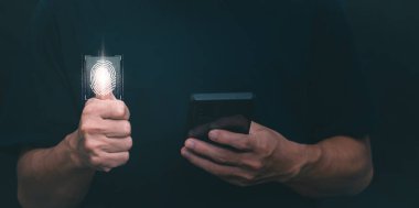 Güvenlik için ağ teknolojisiyle parmak izi verilerinin korunması ve şifreleilmesi. Suçlara, hackerlara ve günlük online saldırılara, teknolojiye ve veri güvenliğine karşı korumak için. kimlik denetimi