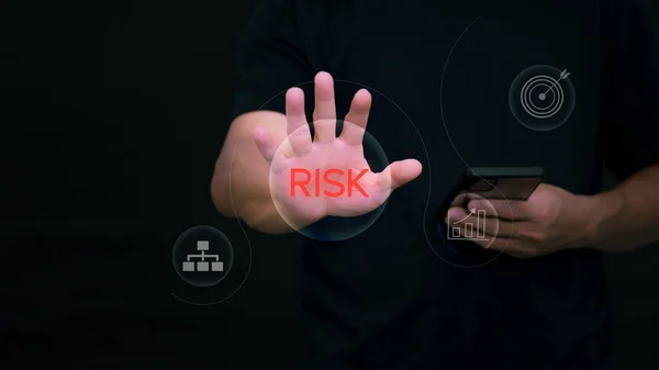 Riskleri, iş akışını, iş büyümesini, ilerlemeyi veya başarı kavramlarını, iş süreçlerini, veri analiz kavramlarını ve çevrimiçi pazarlamayı azaltmak için yönetim ve stratejik planlama.