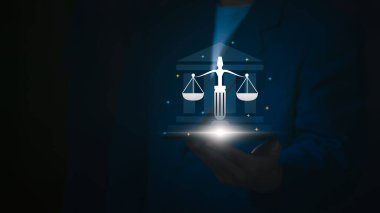 İşadamları, İşçi Sendikaları, İşçi Sendikaları, Sosyal Adalet ve Herkes İçin İyi Çalışmalar ve Ulusal İşçi Bayramı Konsepti 'nin Çalışma Kanunu, Güvenliği ve Refahı hakkında sanal bir perde gösteriyorlar..