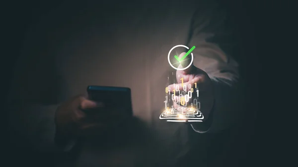 Güvenlik için ağ teknolojisiyle parmak izi verilerinin korunması ve şifreleilmesi. Suçlara, hackerlara ve günlük online saldırılara, teknolojiye ve veri güvenliğine karşı korumak için. kimlik denetimi