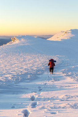 Tourist walking on a mountain ridge