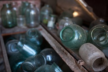 cam kavanozlarda döken