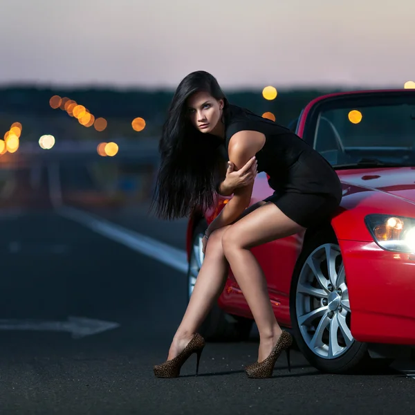 çekici güzellik seksi kadın portre araba ile