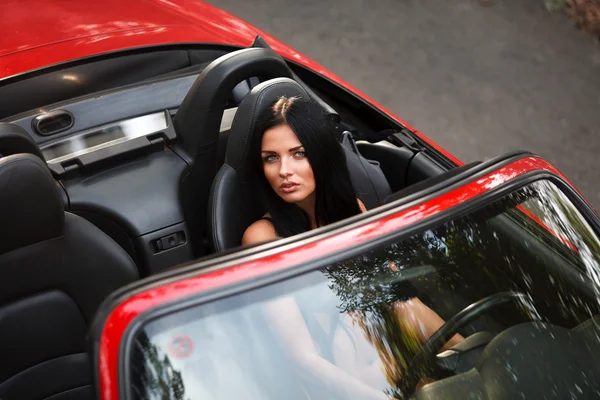 La chica en el coche — Foto de Stock