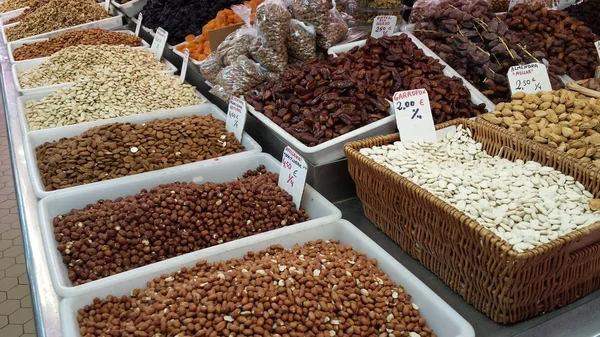 Fındık ve kuru meyve İspanyol piyasada plastik kaplarda