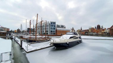 Gdansk, Polonya - 7 Şubat 2021: Gdansk, Polonya. Kış manzarası.