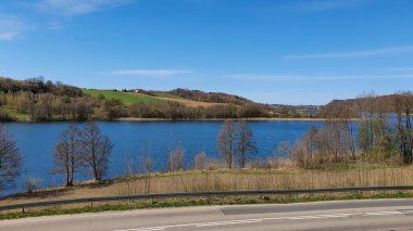 Polonya, Kashubia 'da güzel bir göl manzarası