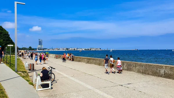 Gdynia Polonia Luglio 2021 Gente Passeggia Lungo Lungomare Gdynia Una — Foto Stock