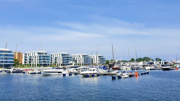 Gdingen Polen Juli 2021 Motorboote Und Boote Einem Neuen Modernen — Stockfoto