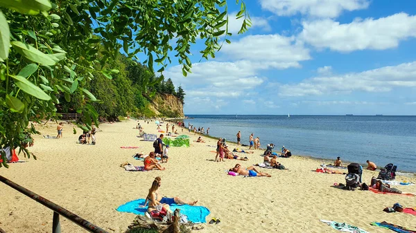Gdynia Polonia Luglio 2021 Gente Riposa Sulla Spiaggia Una Giornata — Foto Stock