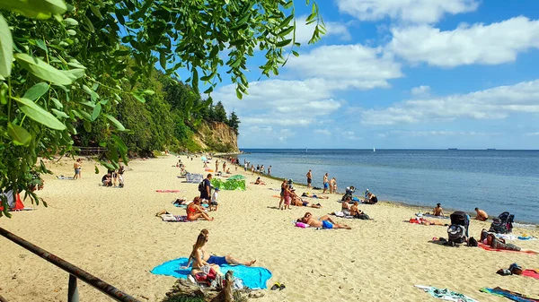 Gdynia Polonia Julio 2021 Gente Está Descansando Playa Día Soleado Fotos De Stock Sin Royalties Gratis