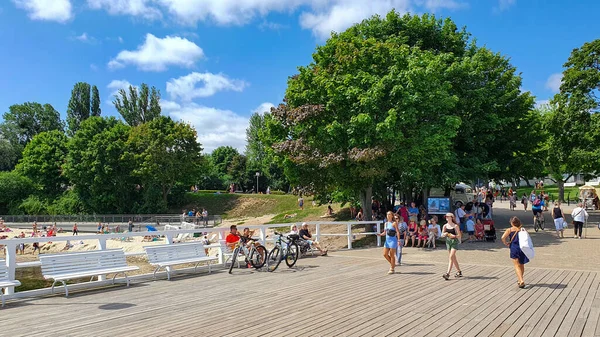 Gdynia Polen Juli 2021 Folk Går Piren Solig Dag Gdynia — Stockfoto