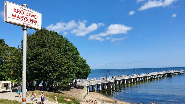 Gdynia Polônia Julho 2021 Pessoas Estão Andando Cais Dia Ensolarado — Fotografia de Stock