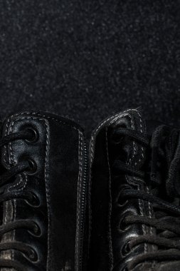 arka plan üzerinde ayakkabı yıpranmış eski