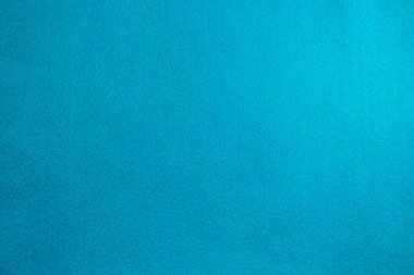 Keçeli siyah bir arka plan üzerinde renkli