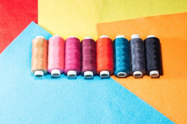 renkli konu ve keçe