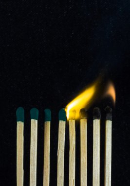 bir arka plan üzerinde ahşap maçlar