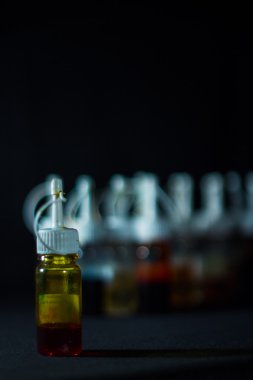 uçucu yağ şişeleri