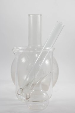 Beyaz bir arka plan üzerinde kabı