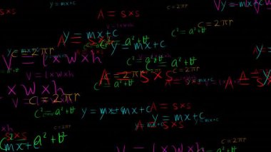 Siyah arkaplan üzerinde hareket eden renkli matematiksel formüller