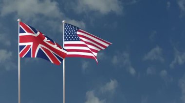Birleşik Krallık ve Birleşik Devletler bayrakları açık mavi gökyüzü altında birlikte dalgalanıyor.