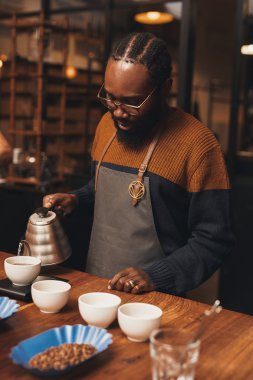 mükemmel kahve yapmak için barista eğitim