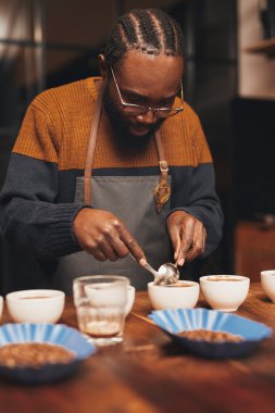 mükemmel kahve yapmak için barista eğitim