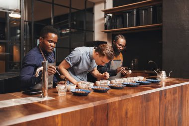 Baristas modern bir kavurma eğitimi