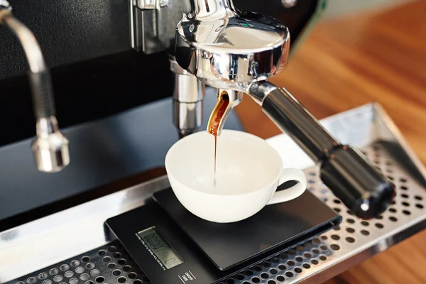 Espresso machine pouring coffee in cup — Stock Photo, Image