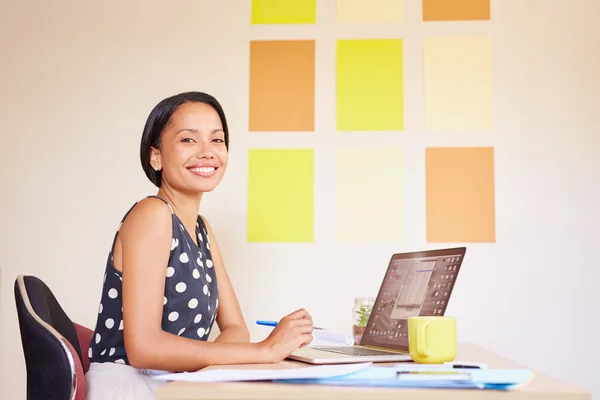 Designer smiling at the camera — Stock Photo, Image