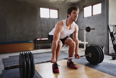 adam bazı ağır ağırlık kaldırma