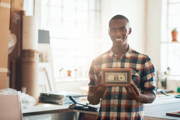 Business Owner Holding inramade dollarsedel — Stockfoto