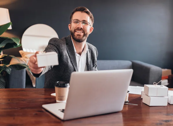 Entrepreneur holding up box ready for delivery — Stock Photo, Image