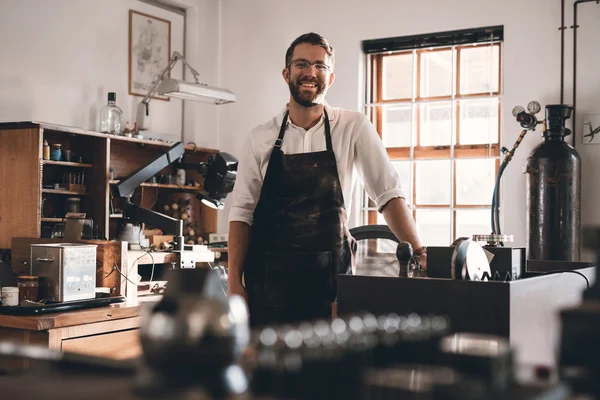 Jeweler standing in workshop full of tools — Stock Photo, Image