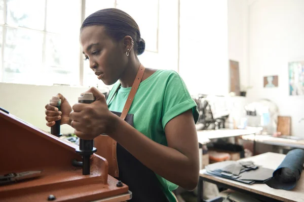 Young African Female Leather Worker Using Swing Arm Cutting Machine — Stock Photo, Image