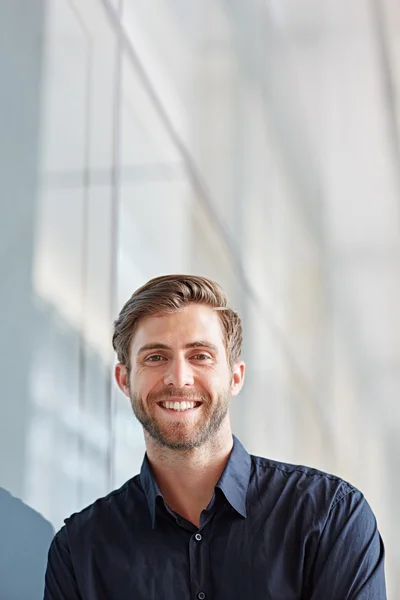 Businessman looking positively at camera — Stock Photo, Image