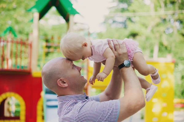 Şirin Baba ve kızı var eğlenceli birlikte mutlu sağlıklı