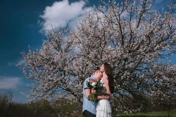 Young couple in love outdoor on blue sky background. — Zdjęcie stockowe