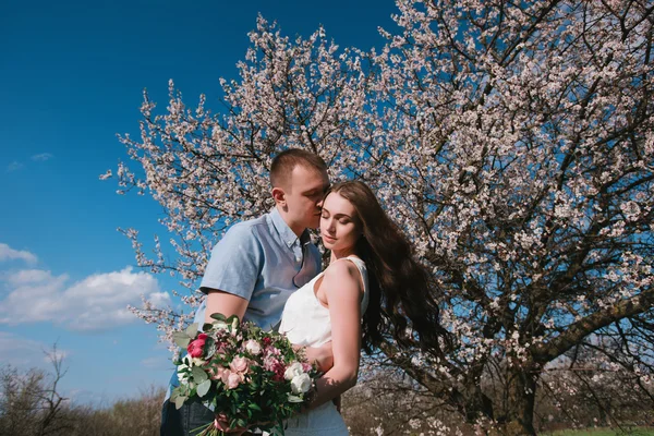 Young couple in love outdoor on blue sky background. — Zdjęcie stockowe