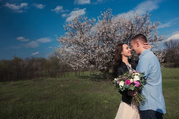 Young couple in love outdoor on blue sky background. — Zdjęcie stockowe