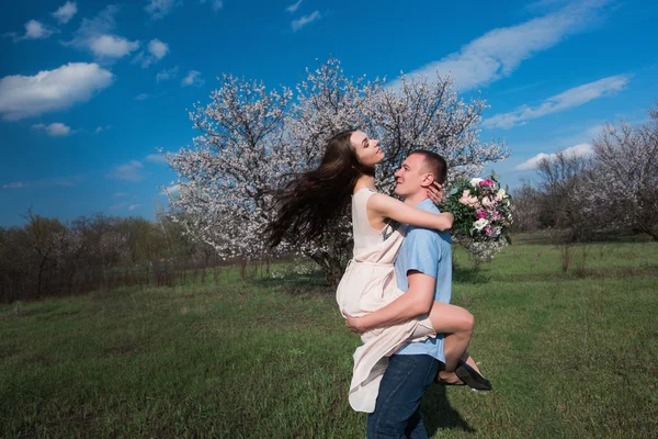 Beautiful young couple dancing and having fun on blue sky background — Stock Photo, Image